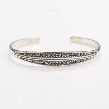 Armband, silver, modell 1232. Kalevala Koru, Helsingfors 1961.