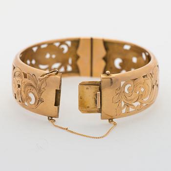 A BRACELET, 18K gold. France.