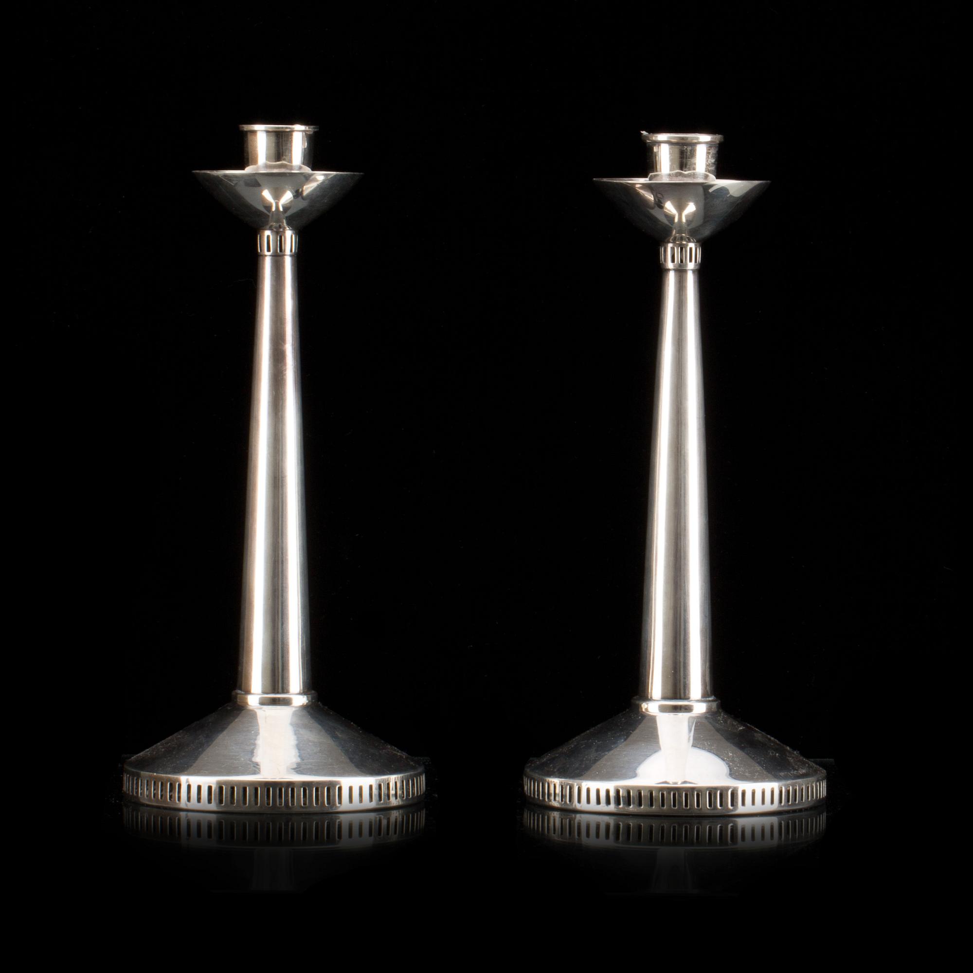 LJUSSTAKAR, silver, ett par. Göteborg 1960 respektive 1963, Tesi för Göthlin.