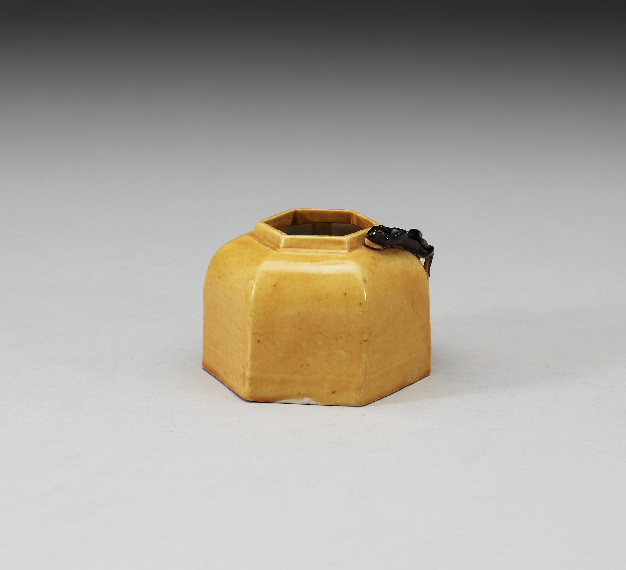 A yellow and brown glazed brush washer with curling dragon, Qing dynasty, 19th Century, with Xuande four character mark.