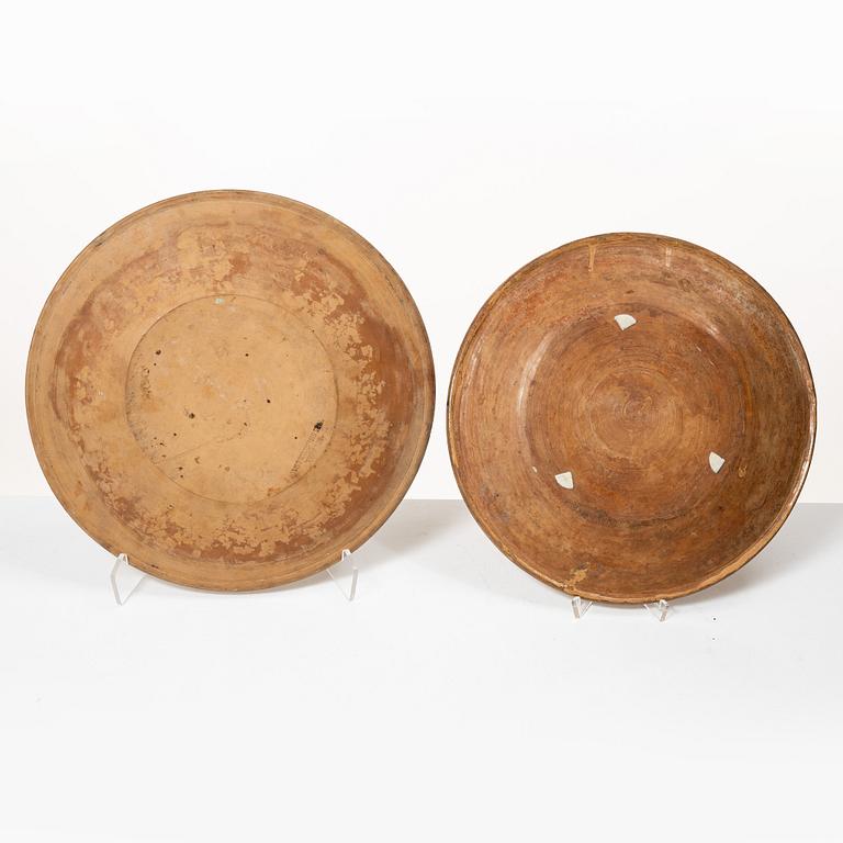 One eathenware bowl and two plates.