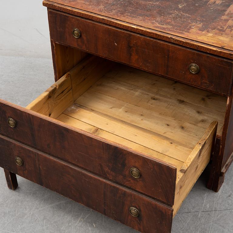 A painted Swedish chest of drawers, mid 19th century.