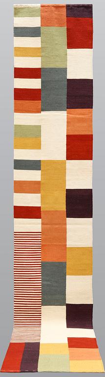 A Kilim runner, modern design, approx. 441 x 83 cm.