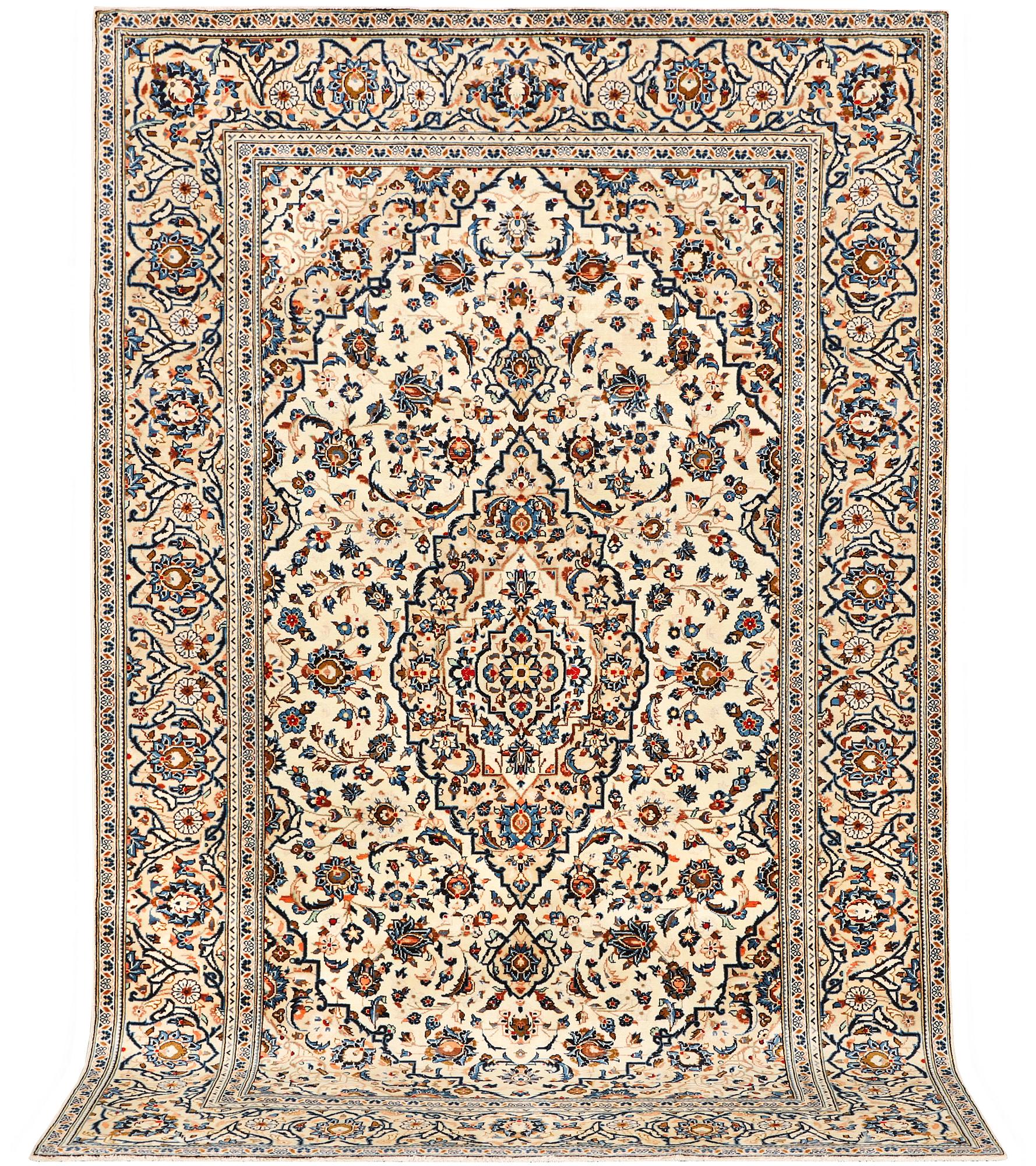 Matta, Keshan, ca 310 x 189 cm.