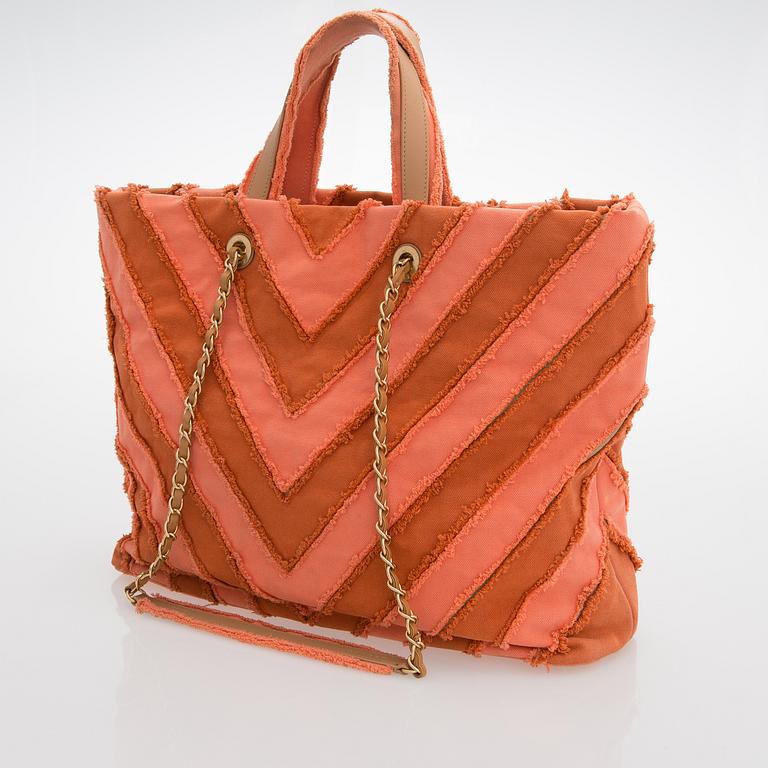 CHANEL, 'Canvas Chevron Patchwork Shopper Tote Bag', 2017.