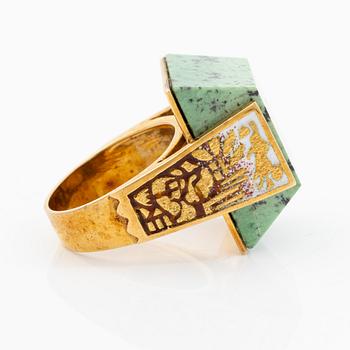 Ring 18K gold green stone possibly grossular garnet.
