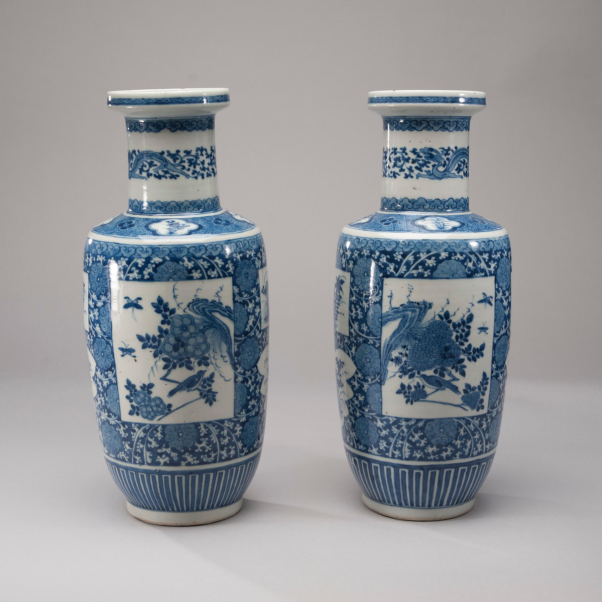 GOLVVASER, ett par, porslin, Kina 1800-tal.