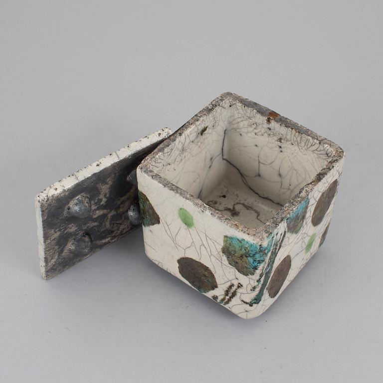 CECILIA KRAITZ, ask med lock, keramik, signerad.