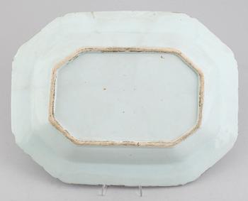 STEKFAT, porslin, Kina, Qianlong 1736-1795.