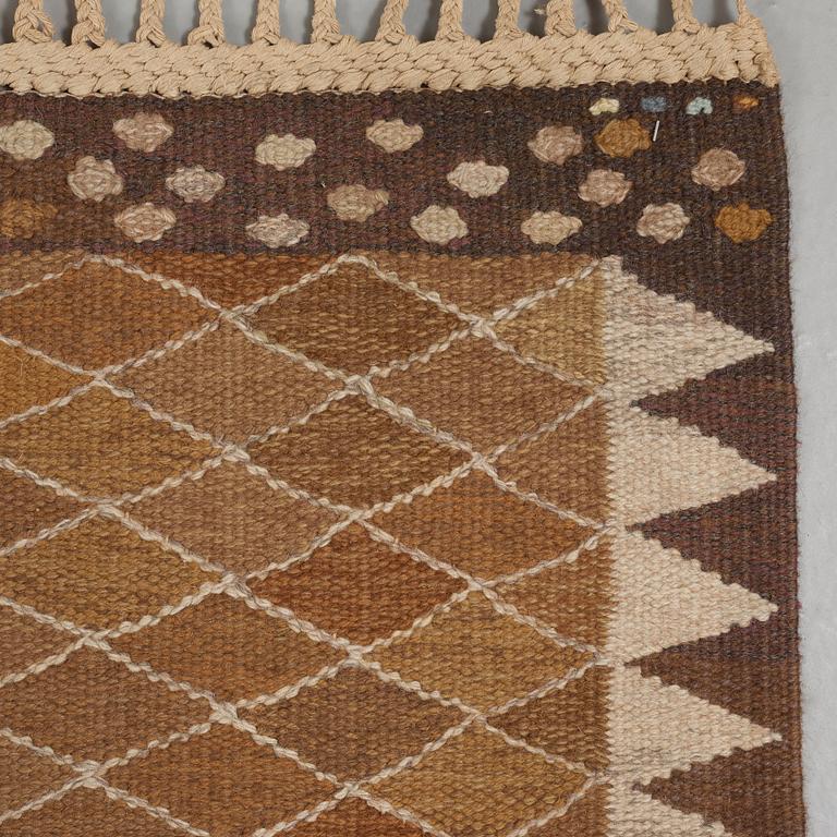 CARPET. "Josefina, brun". Flat weave. 475 x 380,5 cm. Signed AB MMF MR.