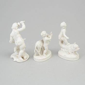 A set of three porcelain figurines, among others Rudolstadt, around 1900.