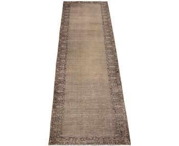 An oriental vintage design runner carpet, c. 460 x 80 cm.