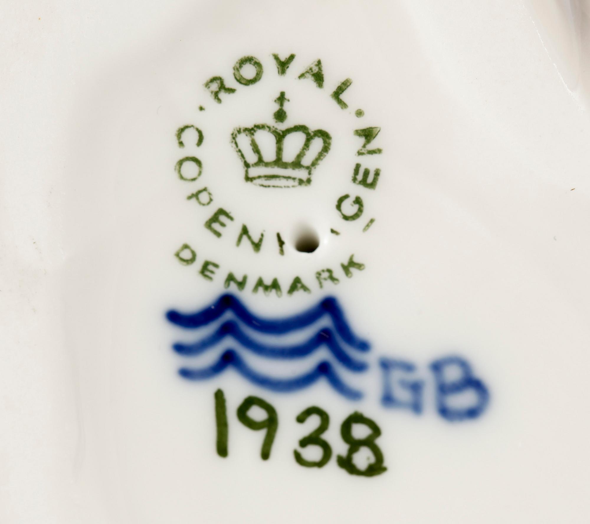 FIGURINER, 3 st, porslin, Bing & Gröndahl samt Royal Copenhagen.