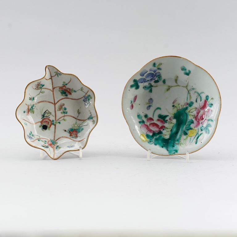 SKÅLFAT, 2 st, porslin, Kina, 1800/1900-tal.