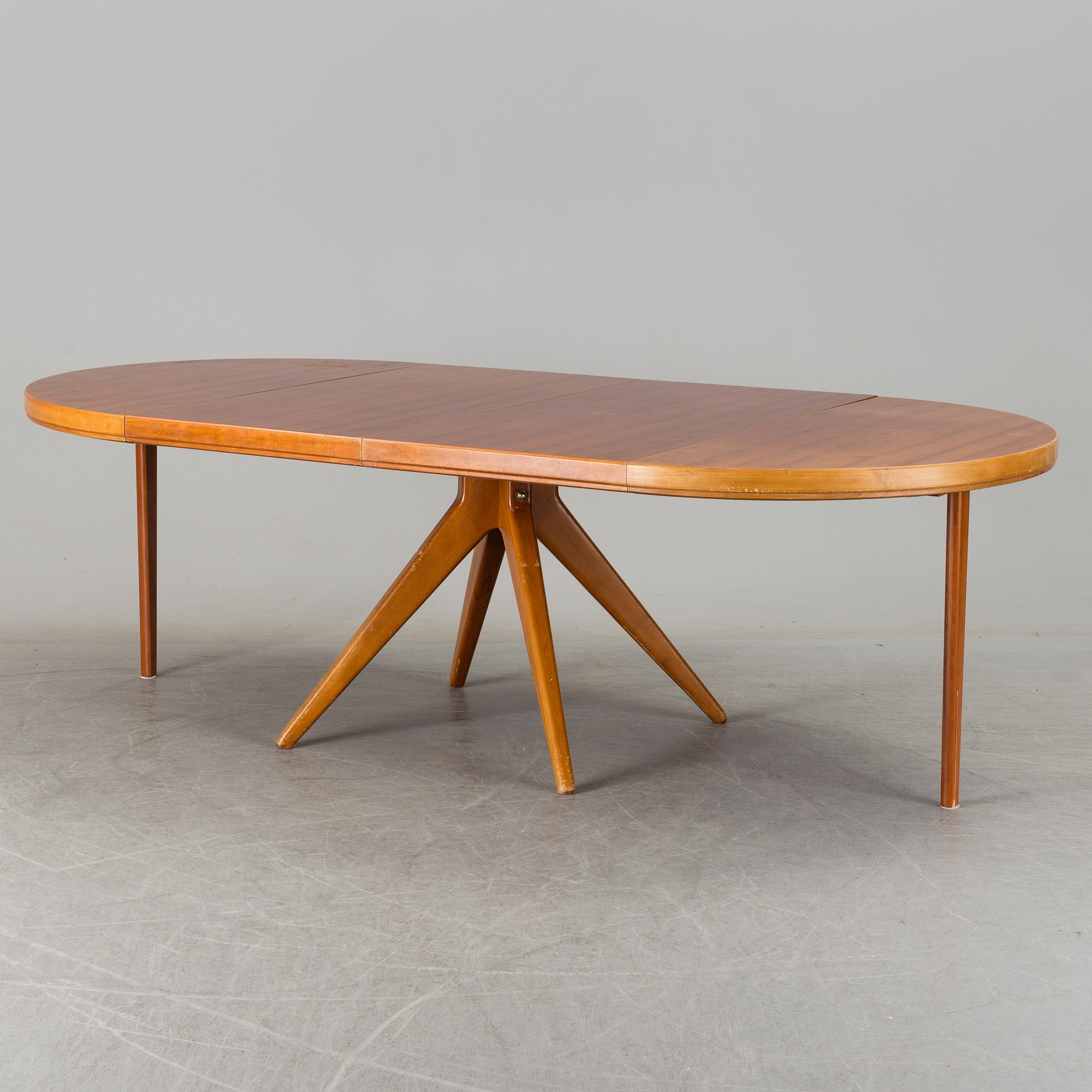 A David Rosén dining table, model "570-025", Nordiska kompaniet. 1950s.