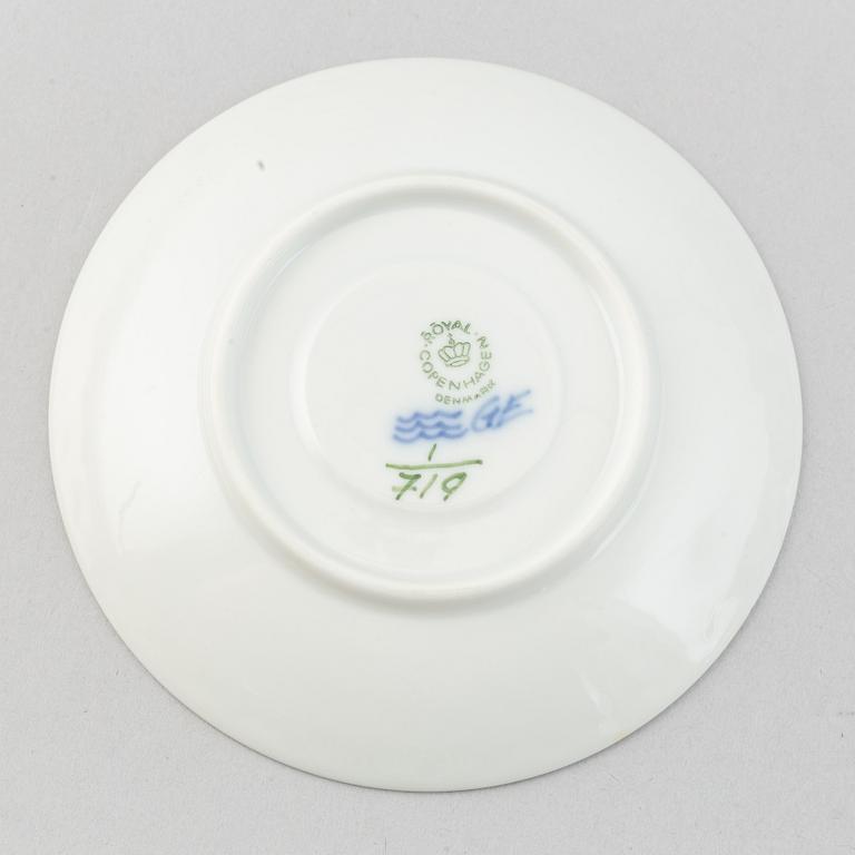 A 19 pcs coffee service 'Musselmalet' from Royal Copenhagen.