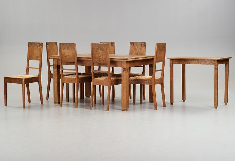 A Art Nouveau oak set with dining table, seven chairs and a side table, Finland, early 1900's.