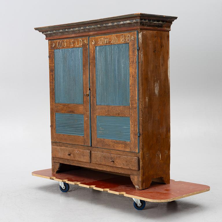 Skåp, allmoge, daterat 1818.