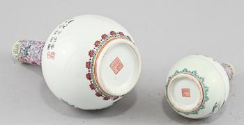 VASER, 2 st, porslin, Kina, 1900-tal.