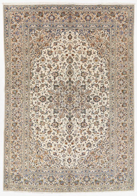 A Keshan carpet, central Iran, c. 345 x 240 cm.