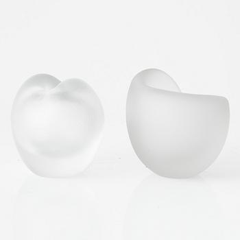 Timo Sarpaneva. A pair of glass objects, whereof one signed Timo Sarpaneva, Iittala -66.