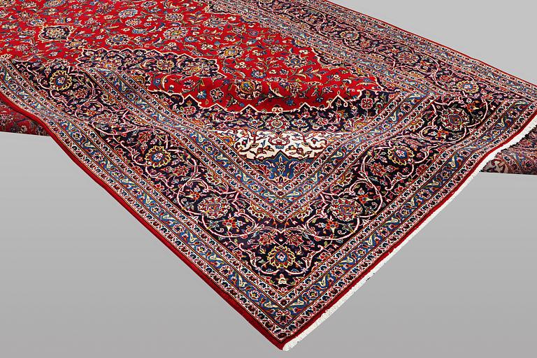 A carpet, Kashan, ca 360 x 247 cm.