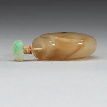 An unusually patterned chalcedony snuff bottle, Qing dynasty, 19th century.
