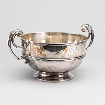 An English early 20th century silver bowl, mark of G & S Co Ltd London 1901.