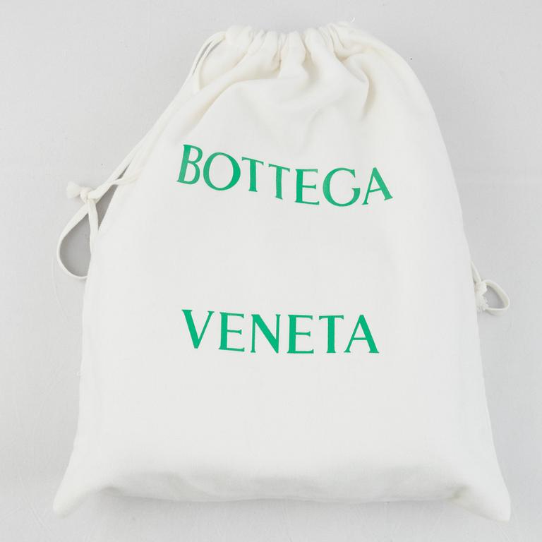 Bottega Veneta, bag, "Chain Casette".