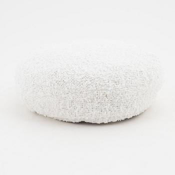 Chanel, a white cotton bouclé beret, size S.