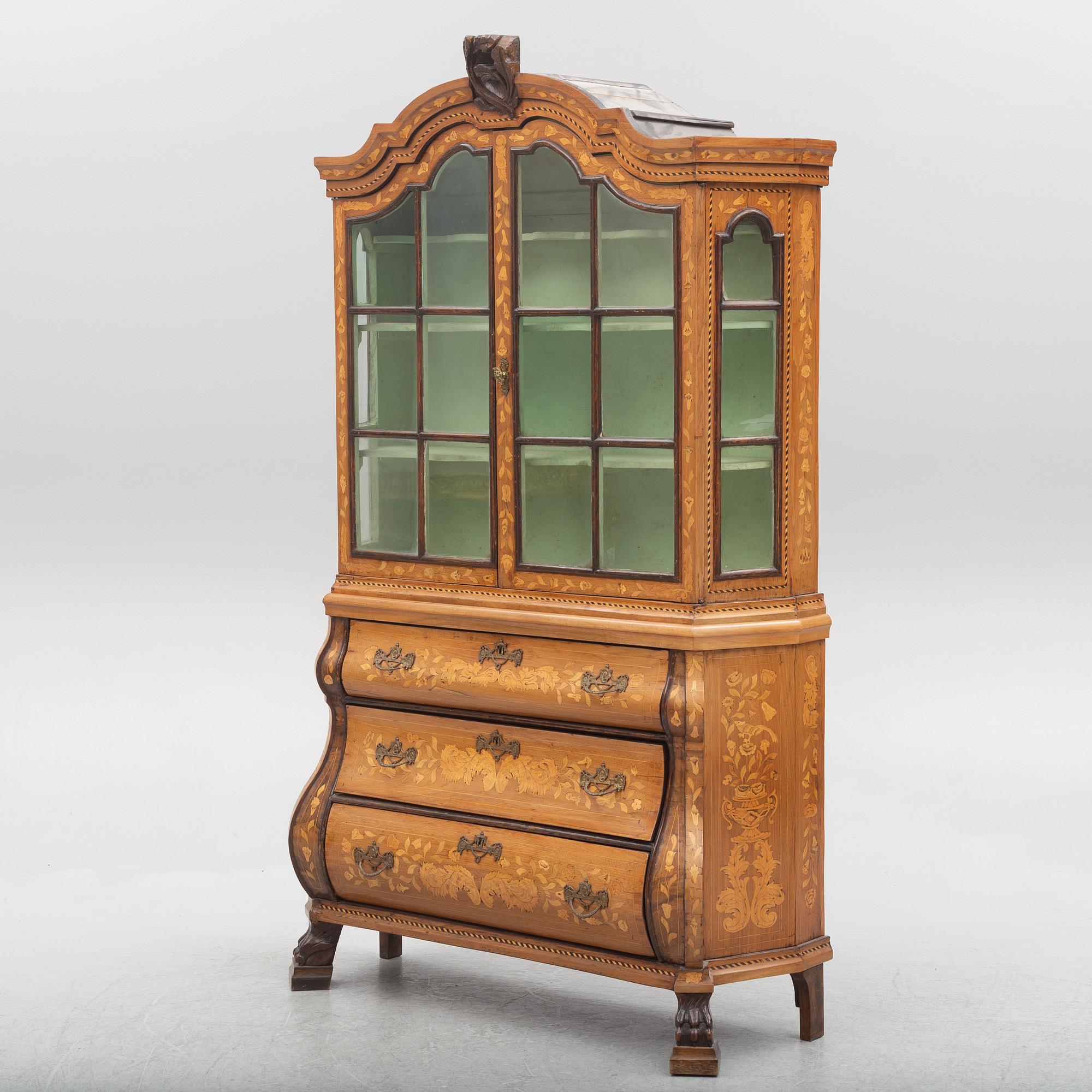 Display cabinet, Holland, 18th century.