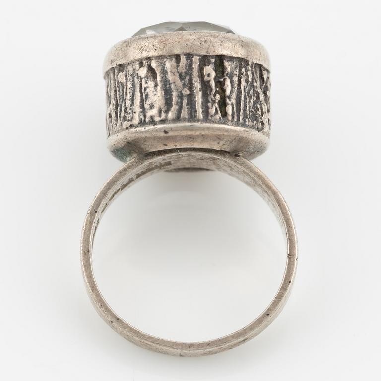 Ring, silver med bergkristall.