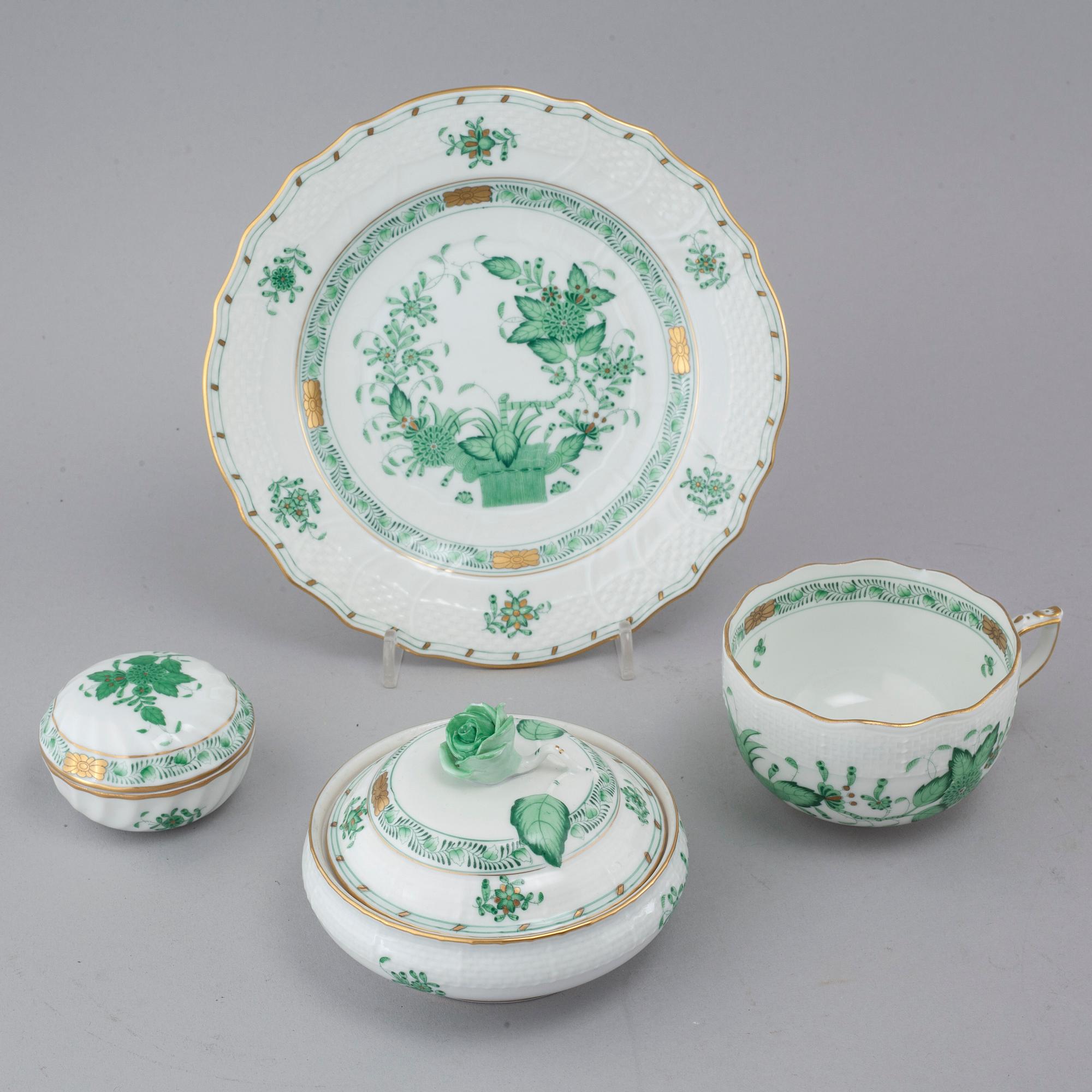 48 pieces of porcelain tableware from Herend, model "Indian Basket", 20th century.