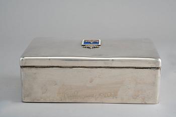 A CIGAR BOX, 813 silver, enamel. Marked J.V. Aarne Vyborg 1929. Silverweight 476 g.