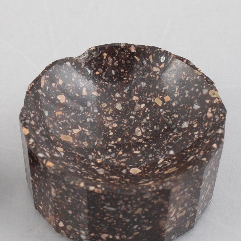Two porhyry salts and one specimen, Älvdalen, Sweden, 19th century.