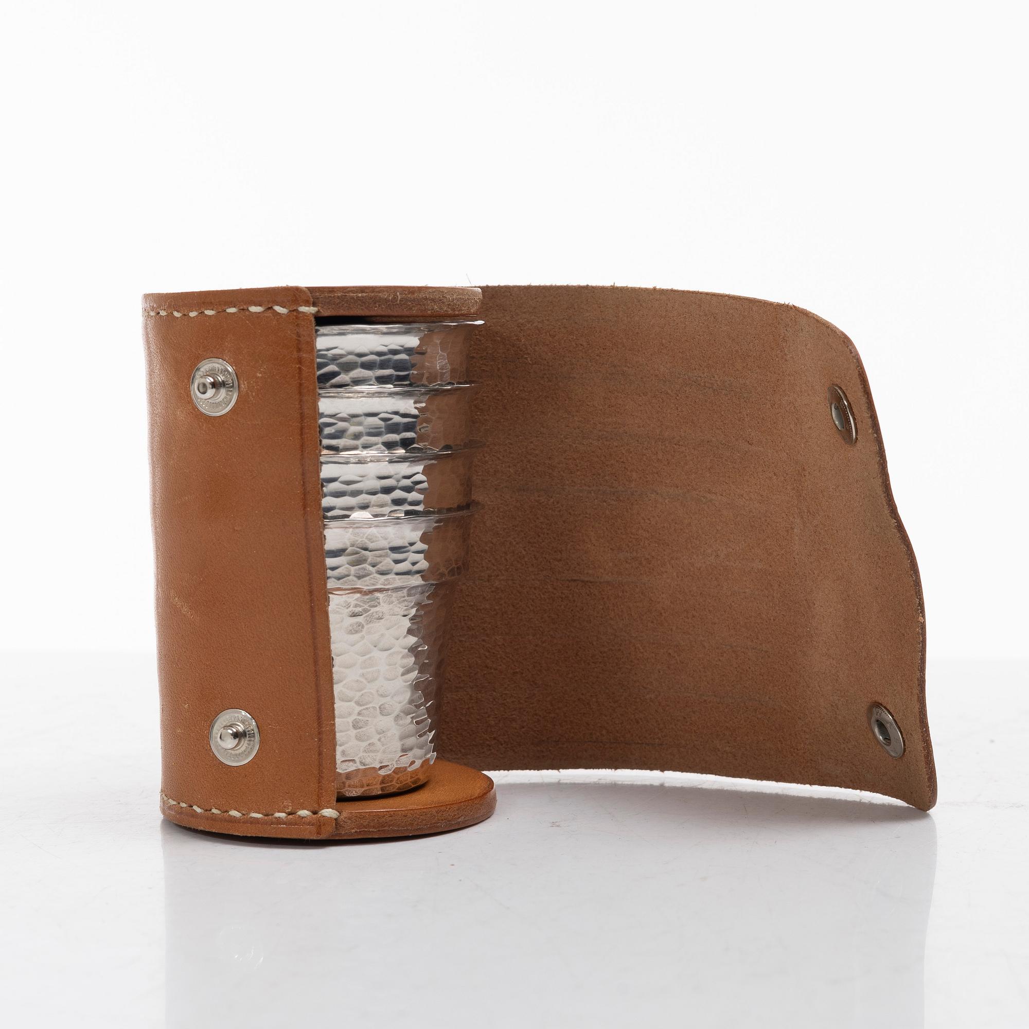 Eric Löfman, Fyra jaktbägare i silver samt läderfodral, MGAB, 1977.