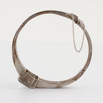 ATELJÉ STIGBERT, Stockholm, 1944, a faceted rock crystal bangle.