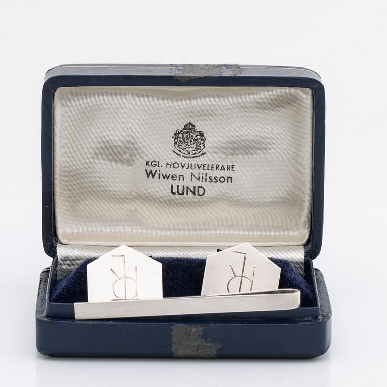 WIWEN NILSSON, a pair of cufflinks and a tiepin, silver, Lund, 1968 och 1971. Total weight ca 23,5 gram.