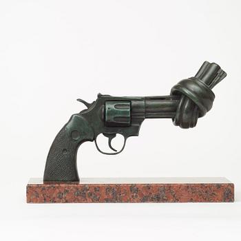 Carl Fredrik Reuterswärd, "Non violence".