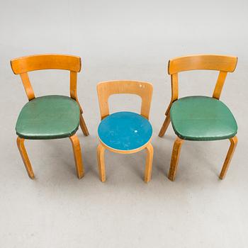 ALVAR AALTO, STOLAR, ett par, samt BARNSTOL, Artek, 1900-talets mitt och 1970-tal.