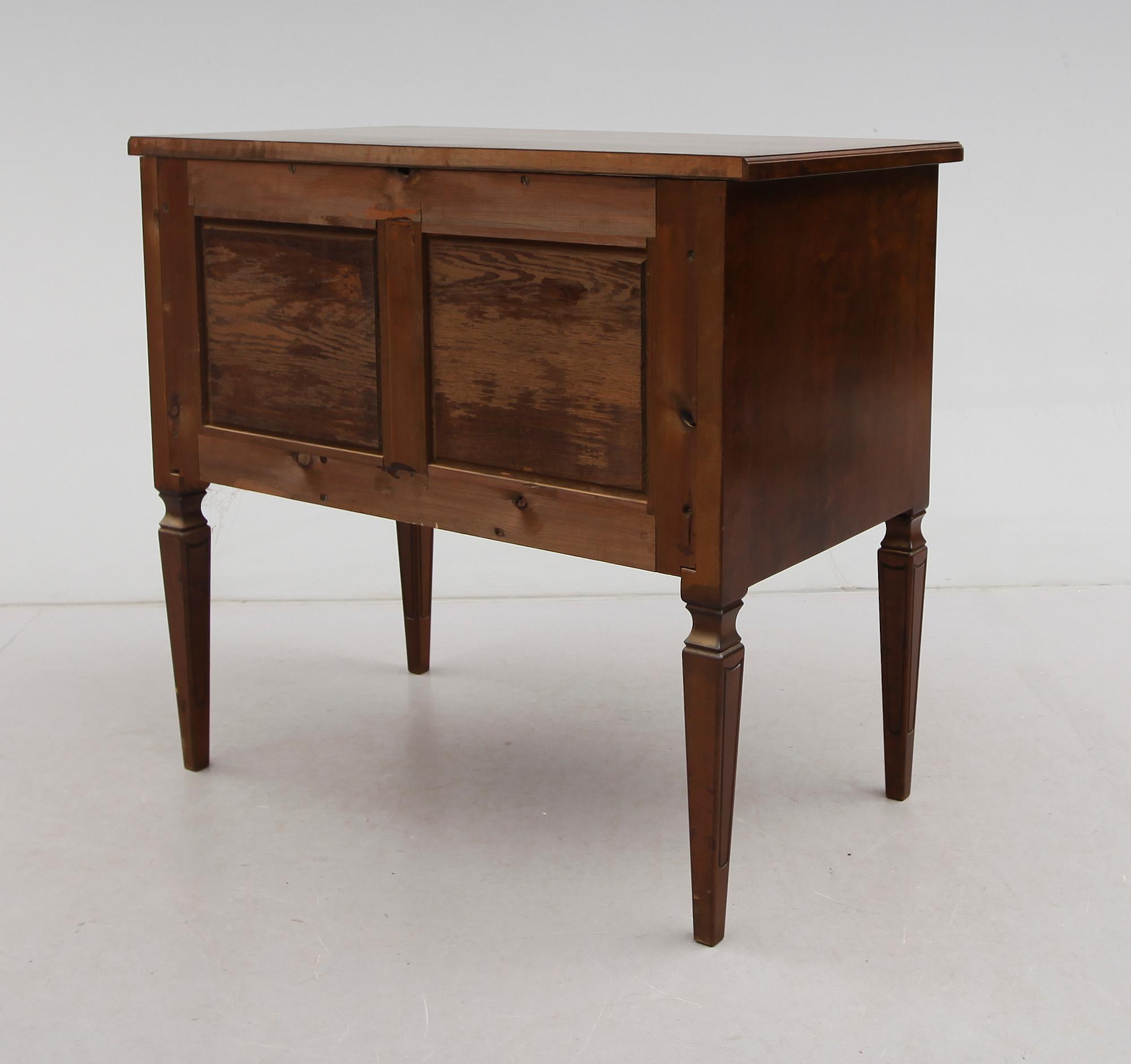 SERVERINGSSKÅP, 1900-talets första hälft.