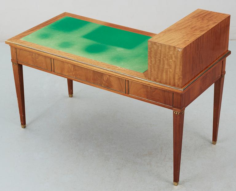 SKRIVBORD, sengustaviansk stil, 1900-talets andra hälft.
