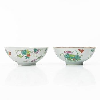 Skålar, två stycken, porslin. Sen Qingdynasti/tidigt 1900-tal.