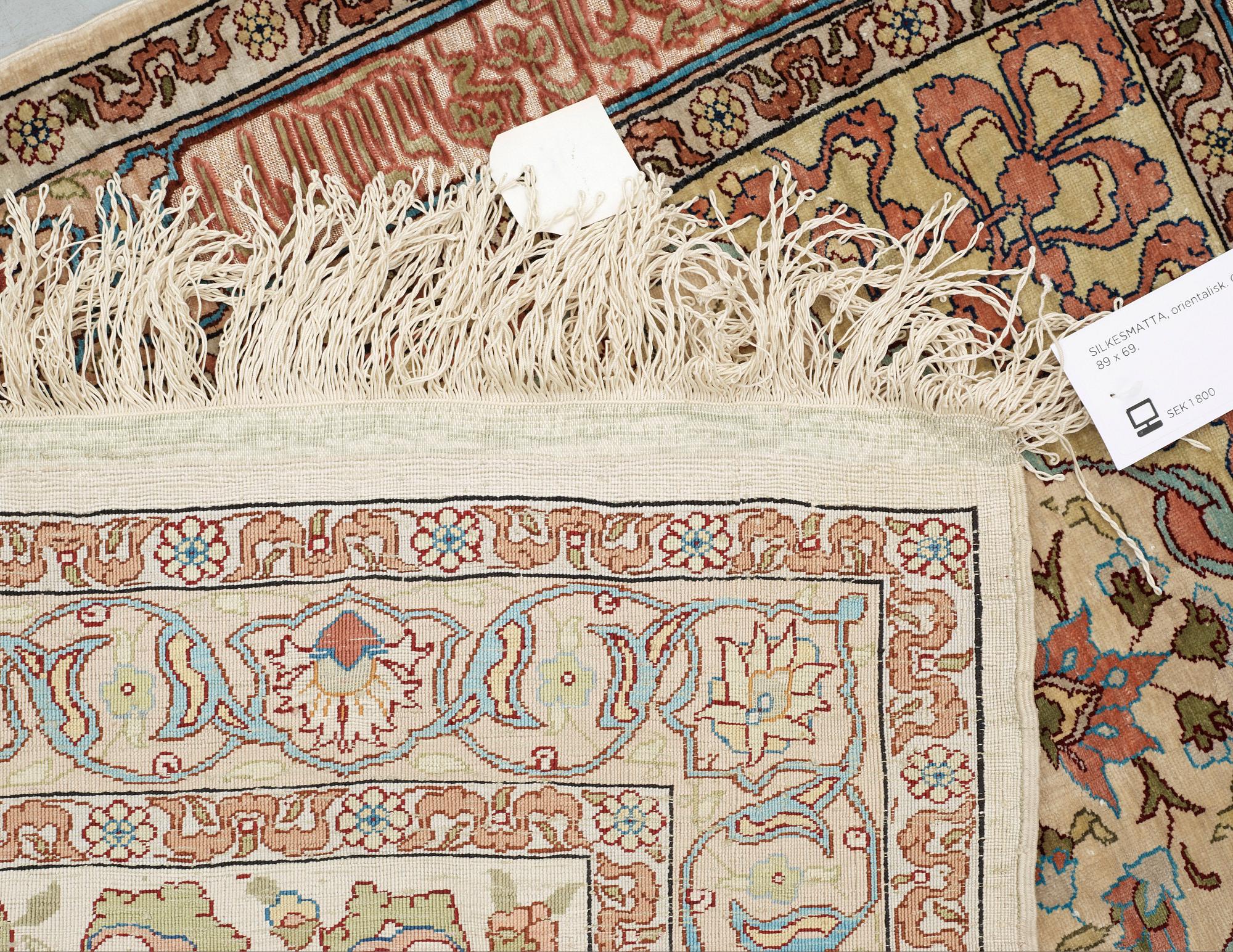 MATTA, silke, orientalisk. Ca 89 x 69.
