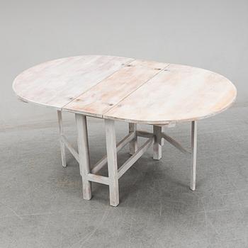 A painted pine gate-leg table, 19th Century.