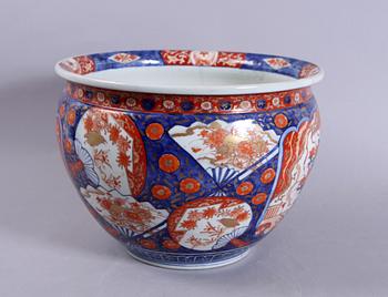 FISKBASSÄNG, porslin, Kina, omkring 1900.