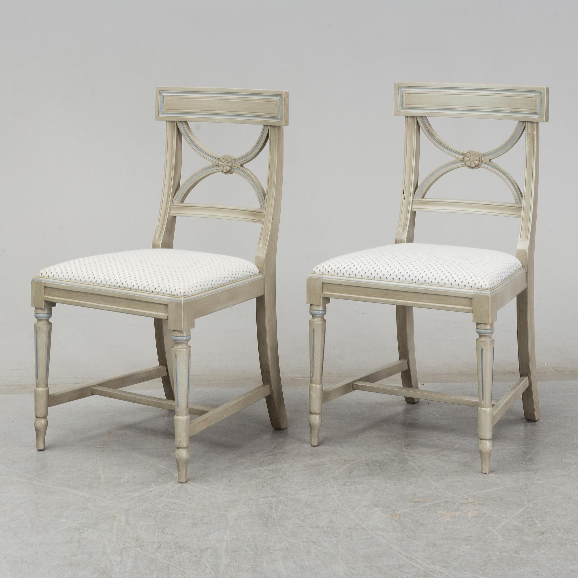 A dining table and six chairs, Gustavian style, second half of the 20th century. One leaf included.