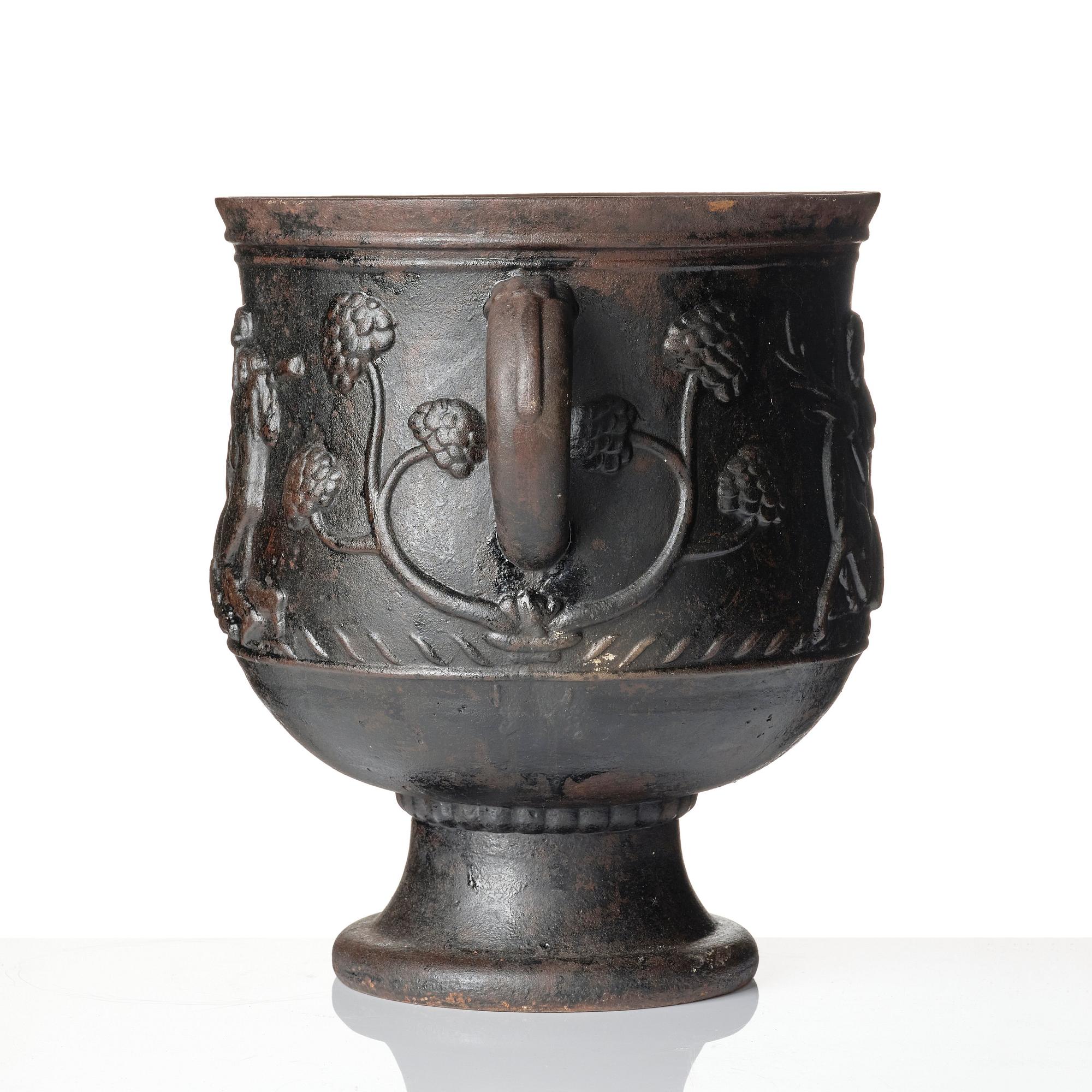 Ivar Johnsson, a pair of Swedish Grace cast iron garden urns 'Diana', Näfveqvarn, Sweden.