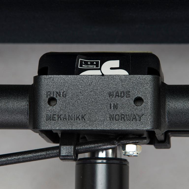 Charles & Ray Eames, kontorsstol, "Soft Pad Chair EA 219, high backrest", Vitra. 2000-tal.