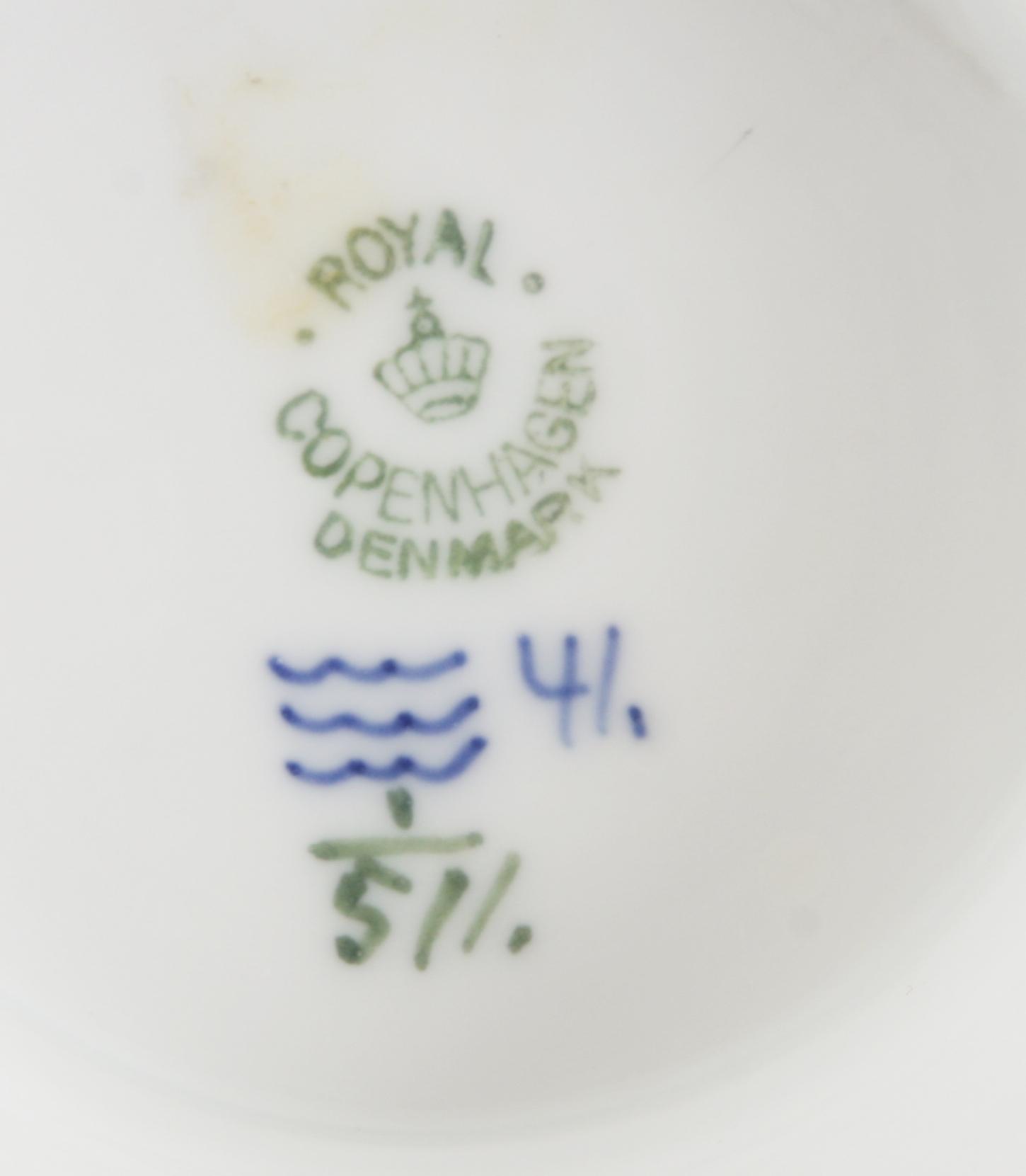 SERVISDELAR, ca 40 delar, porslin. "Musselmalet" Royal Copenhagen.